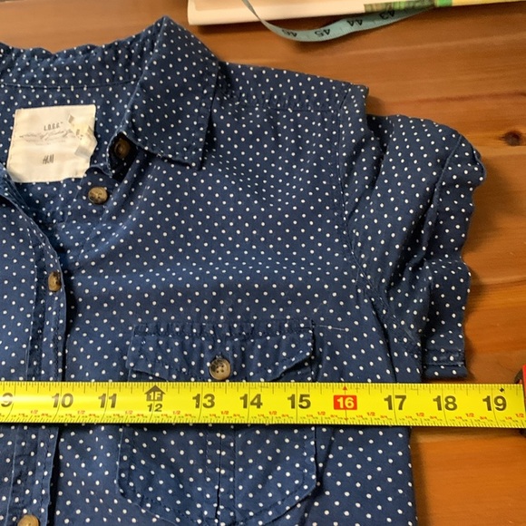 H&M blue w white polka dot button down shirt w two ways of wearing sleeves - Picture 6 of 12